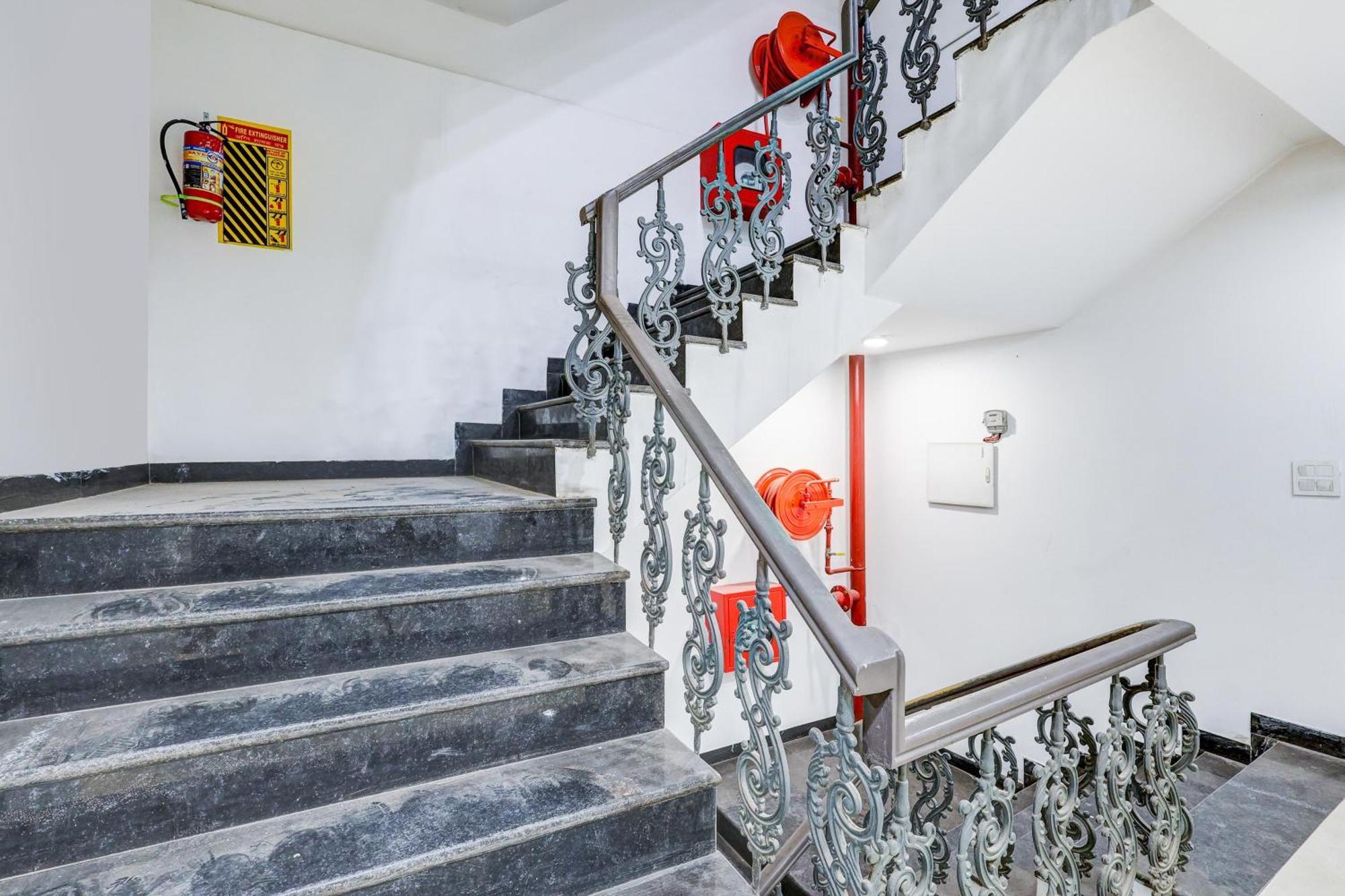 Hotel Super Collection O Shalimar Bagh Delhi Zewnętrze zdjęcie